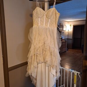 Elegant Cream Strapless Dress with Glitter